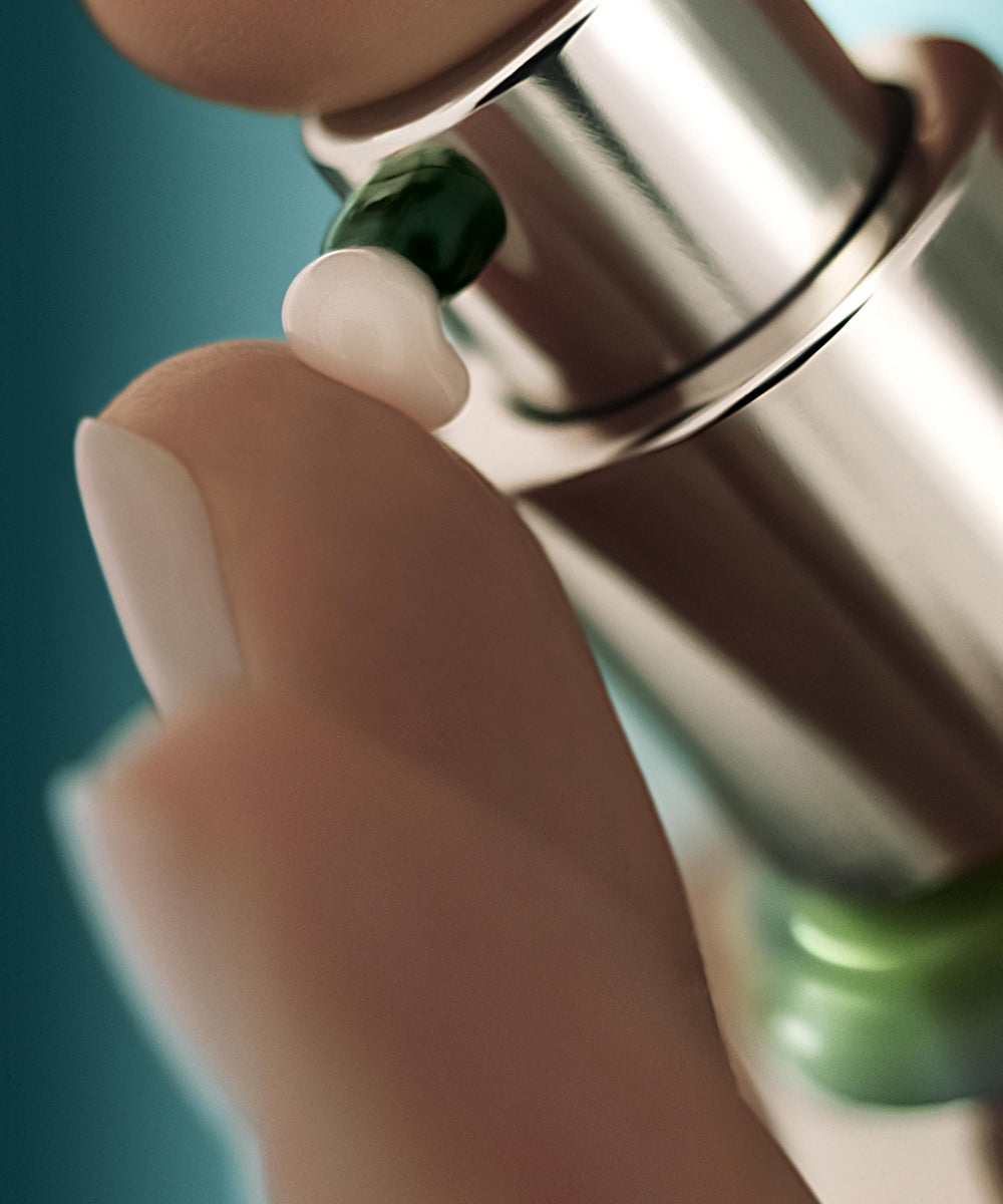 La Mer Lifting Firming Serum texture