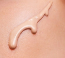 L'Oréal Paris Bright Reveal Tinted Glow Daily Fluid SPF50, view 2